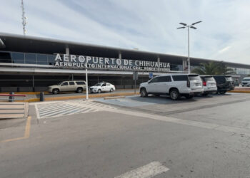 Pasajeros de Volaris varados en Chihuahua por retrasos