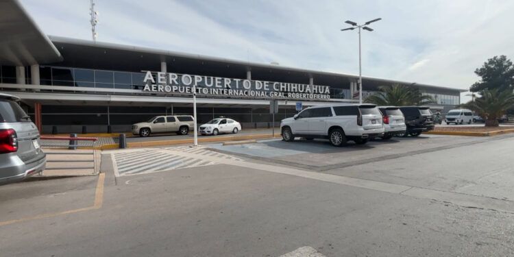 Pasajeros de Volaris varados en Chihuahua por retrasos