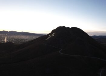 Enciende Municipio cruz ecuménica del Cerro Grande por temporada navideña