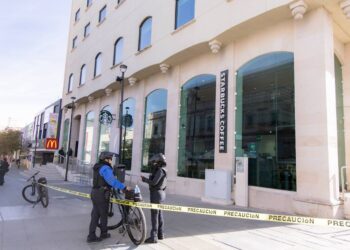 Dejan nota de falsa bomb4 en cafetería del Edificio del Real en el Centro