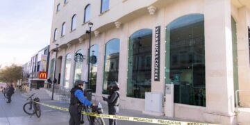 Dejan nota de falsa bomb4 en cafetería del Edificio del Real en el Centro