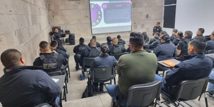 Policías municipales se capacitan continuamente para brindar más seguridad a familias