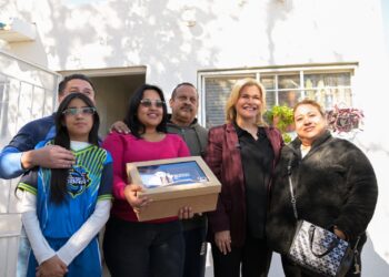Maru Campos entrega vivienda a familia juarense en situación de vulnerabilidad