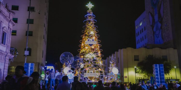 Encienden el “Árbol Dorado” en la Plaza de Armas
