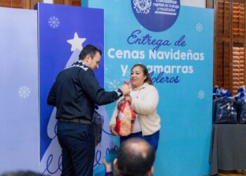 Apoyos navideños para boleros del Centro Histórico