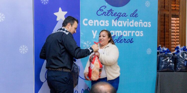 Apoyos navideños para boleros del Centro Histórico