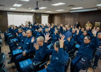 Chihuahua impulsa capacitación en lengua de señas