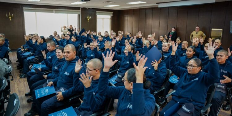 Chihuahua impulsa capacitación en lengua de señas