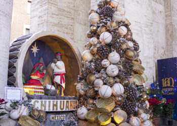 Chihuahua presenta nacimiento rarámuri en el Vaticano