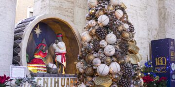 Chihuahua presenta nacimiento rarámuri en el Vaticano