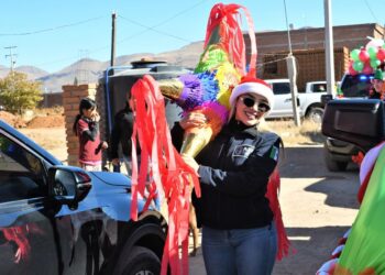 Festeja AEI con posada navideña a niñas y niños en Ladrilleros Norte