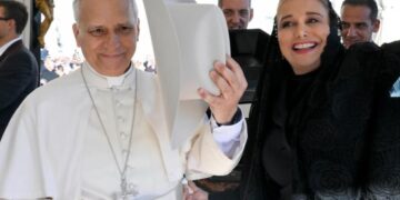 Gobernadora Maru Campos sostiene audiencia en el Vaticano