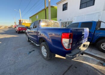 Atacan camioneta con bomba molotov en la colonia Vida Digna