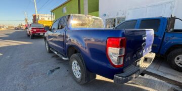 Atacan camioneta con bomba molotov en la colonia Vida Digna