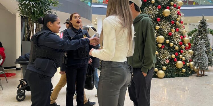Refuerzan vigilancia para cuidar a familias en zonas comerciales por temporada navideña