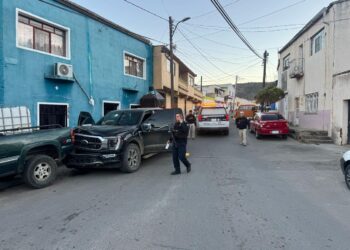 Detienen a sujeto armado, herido y abordo de un vehículo blindado con impactos de bala en Parral
