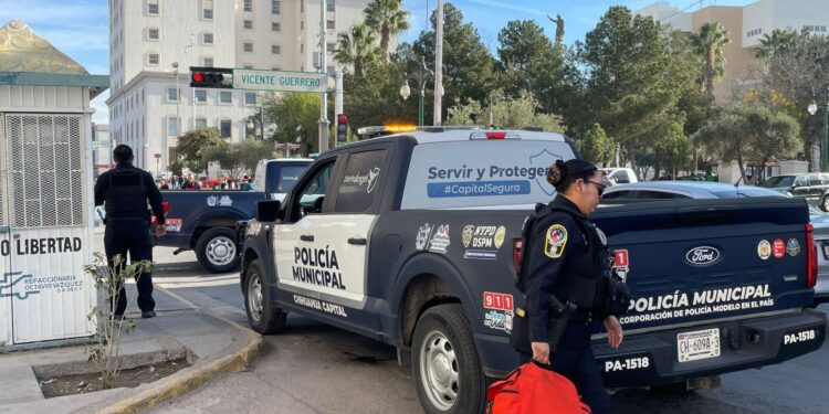 Mujer pide auxilio a policías en el centro tras sufrir violencia familiar