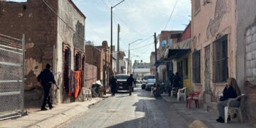 Localizan a adulto mayor fallecido entre envases de alcohol en cuarto de renta del centro