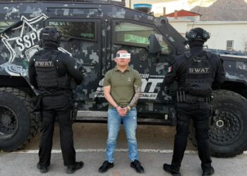 Lo detienen por exceso de velocidad y tenía una orden de aprehensión por homicidio