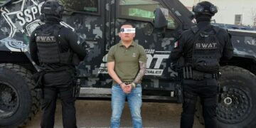 Lo detienen por exceso de velocidad y tenía una orden de aprehensión por homicidio