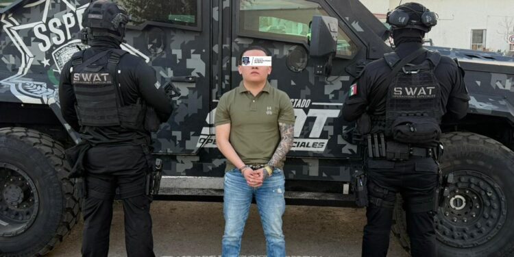 Lo detienen por exceso de velocidad y tenía una orden de aprehensión por homicidio