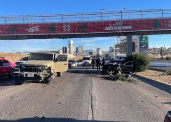 Encontronazo deja dos heridos en el Periférico de la Juventud