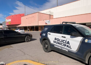 Emborracha y abandona a su hijo de 7 años en Soriana Universidad