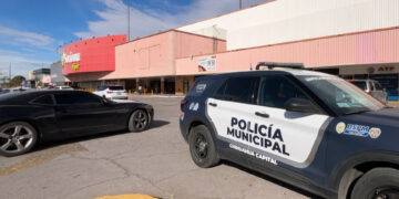 Emborracha y abandona a su hijo de 7 años en Soriana Universidad