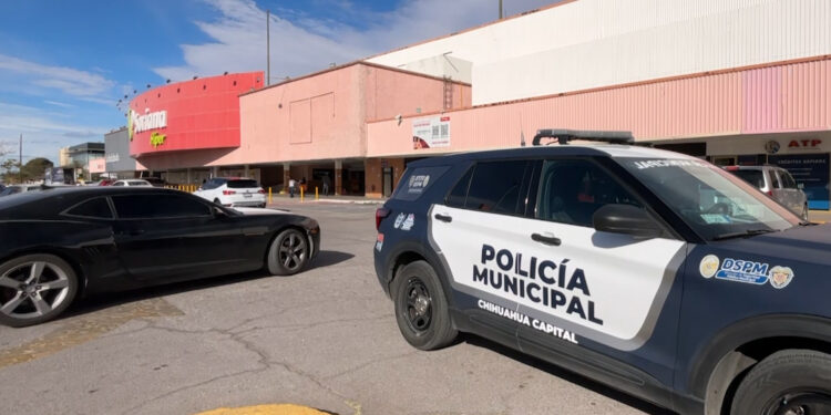 Emborracha y abandona a su hijo de 7 años en Soriana Universidad