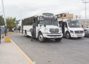 Usuarios de transporte urbano inconformes con el servicio