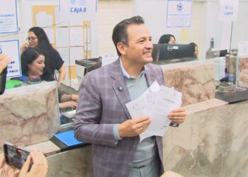 Alcalde Bonilla paga predial de tres propiedades en Chihuahua