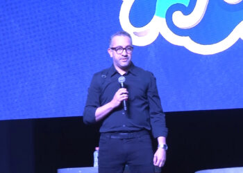 Chumel Torres clausura el ChihuAgua Fest con conferencia motivacional