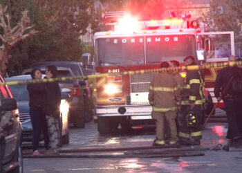 Abuelita quedó atrapada en incendio de cochera