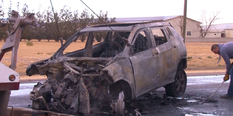 Vehículo calcinado tras choque en Campos Menonitas