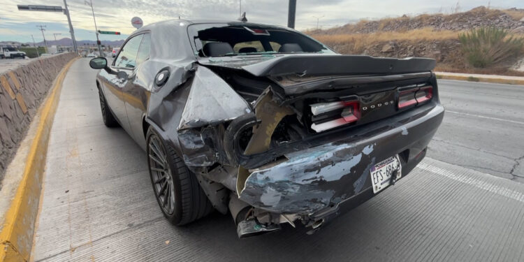Choque deja daños materiales en avenida Francisco Villa