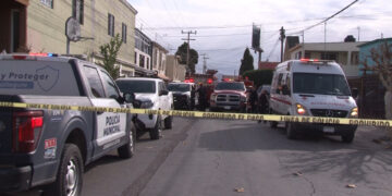 Hombre sufre descarga eléctrica mientras pintaba