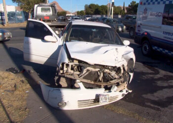 Choque en avenida Homero deja un conductor lesionado