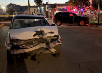 Taxista omite alto y provoca choque en Las Granjas; dejó a tres pasajeros heridos
