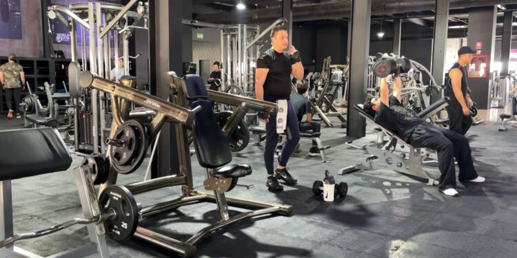 Aumenta la afluencia a gimnasios por propósitos de año nuevo
