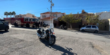 Mujer queda atrapada en incendio con su bebé