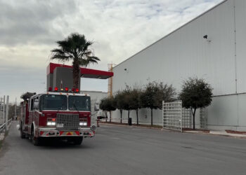 Incendio en tráiler moviliza a cuerpos de seguridad