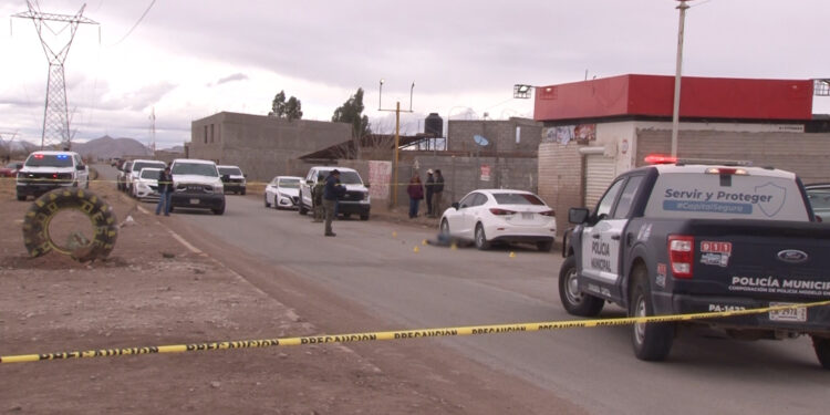 Identifican a ejecutado al exterior de un expendio en la colonia Las Torres