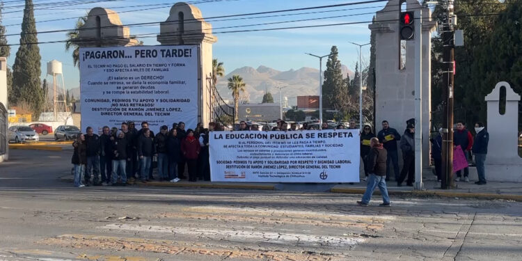 Manifestación en el ITCH: Docentes exigen pago de salarios atrasados