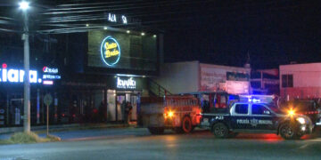 Corto circuito provoca incendio en restaurante de mariscos en el centro de Delicias