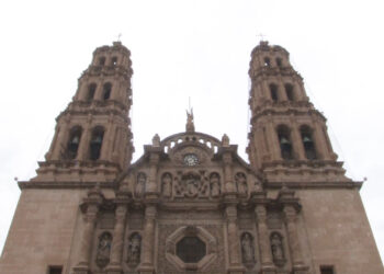 Feligreses reciben el 2026 con misa en la Catedral de Chihuahua