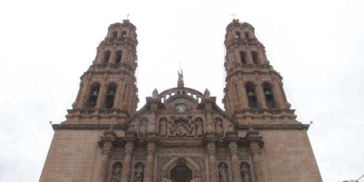 Feligreses reciben el 2026 con misa en la Catedral de Chihuahua