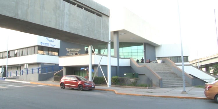 Hombre detenido en barandilla fallece por edema