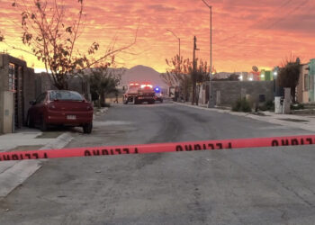 Hallan dos cuerpos calcinados tras incendio vehicular