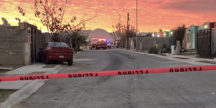 Hallan dos cuerpos calcinados tras incendio vehicular