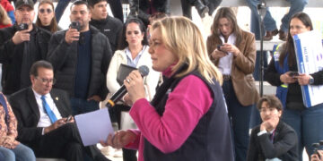 Entregan equipamiento escolar en Delicias